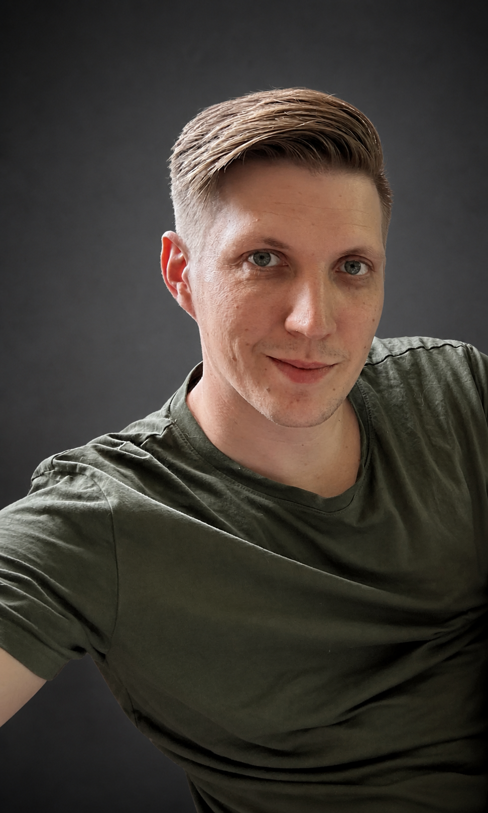 Portrait of Rasmus, a Bronze Carrot student playing 5NL.